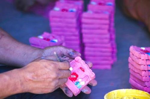 Địa Linh – ngôi làng giữ lửa nghề nặn tượng ông Táo ở Cố đô Huế