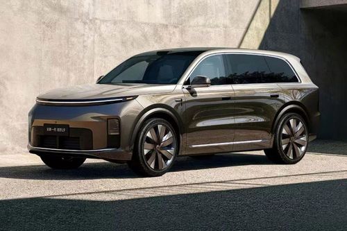 'SUV chủ tịch' trang bị tối tân, giá gần 2,1 tỷ đồng