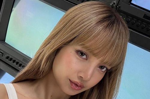 Lisa (BLACKPINK) gặp khó