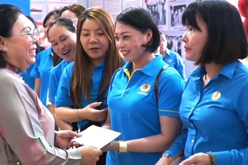 Ấm lòng 400 lao động khó khăn bên mâm cơm 'Tết sum vầy - Xuân ơn Đảng'