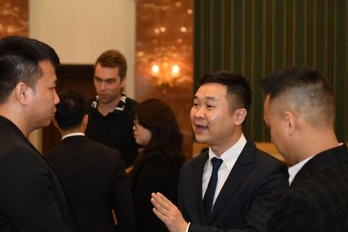 CEO là gì? Vì sao CEO có vai trò trung tâm trong quản trị doanh nghiệp?