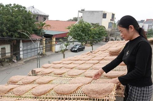 Làng nghề bánh đa tất bật vào vụ tết