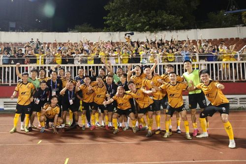 HLV CLB Thanh Hóa: 'Bóng đá là của nhân dân, làm người hâm mộ hạnh phúc là điều ý nghĩa nhất'