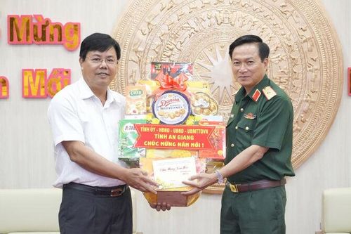 Bí thư Tỉnh ủy An Giang thăm, chúc tết Bộ Tư lệnh Quân khu 9