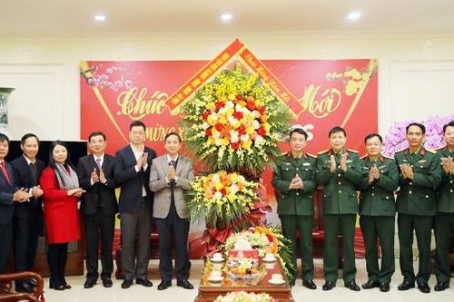 Thường trực Tỉnh ủy chúc Tết Bộ Chỉ huy quân sự tỉnh và Công an tỉnh
