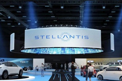 Stellantis lỗ kỷ lục hơn 20 tỷ Euro: Thừa nhận sai lầm xe điện và đưa động cơ V8 trở lại
