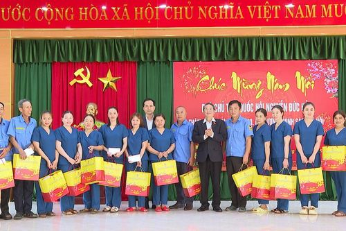 Phó Chủ tịch Quốc hội Nguyễn Đức Hải viếng hương Chủ tịch Hội đồng Nhà nước Võ Chí Công