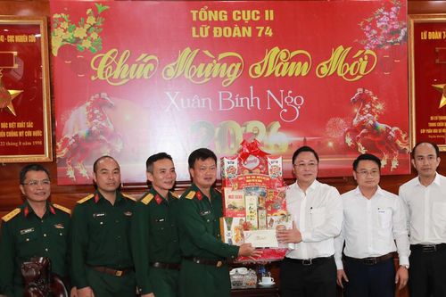 Chủ tịch Ủy ban MTTQ Việt Nam thành phố Đà Nẵng thăm, chúc Tết Lữ đoàn 74