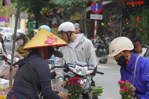 Người dân Đà Nẵng nhộn nhịp sắm Tết ông Công, ông Táo