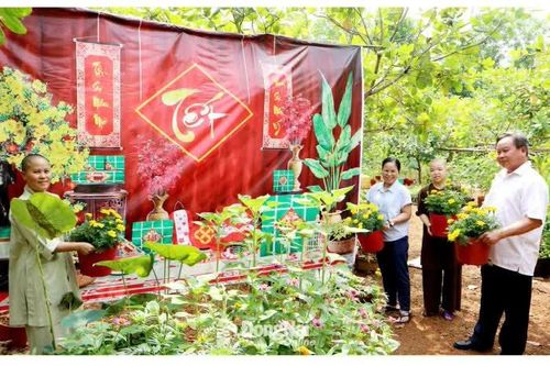 Sắc xuân ở cơ sở tôn giáo