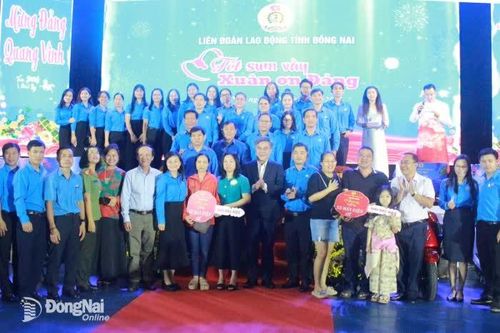 Vui Tết sum vầy - Xuân ơn Đảng cùng công nhân lao động Đồng Nai