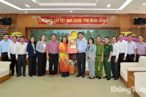 Đoàn công tác Tỉnh ủy Vĩnh Long thăm, chúc tết Tỉnh ủy Đồng Tháp