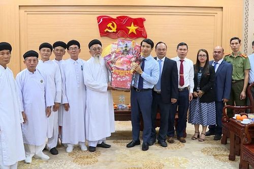 Phó Bí thư Tỉnh ủy Nguyễn Ngọc Lương tiếp các đoàn chức sắc tôn giáo đến thăm, chúc Tết