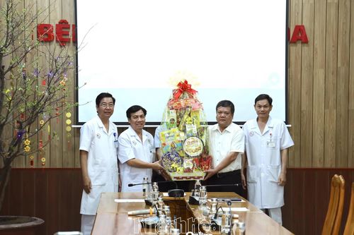 Chủ tịch UBND tỉnh Khánh Hòa Trần Phong thăm, chúc Tết các đơn vị trực chiến