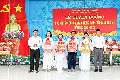 Xuân ấm áp với học sinh có hoàn cảnh khó khăn