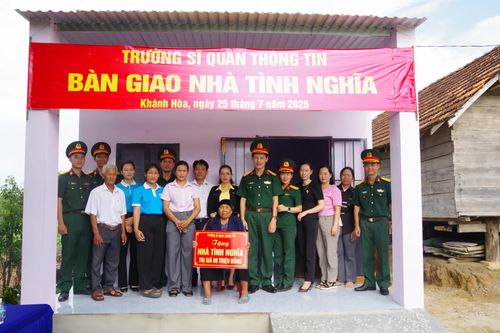 Trường Sĩ quan Thông tin: Thực hiện tốt công tác dân vận gắn với đào tạo, huấn luyện