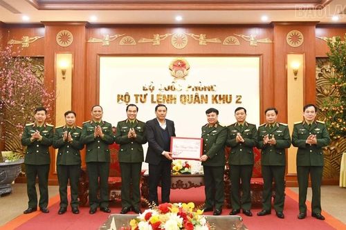 Lãnh đạo tỉnh Lào Cai thăm, chúc Tết Bộ Tư lệnh Quân khu 2