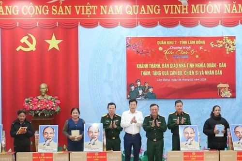 Xuân chiến sĩ vun đắp 'thế trận lòng dân'