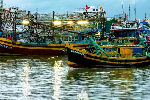 Công nghệ tiếp sức ngư dân bám biển