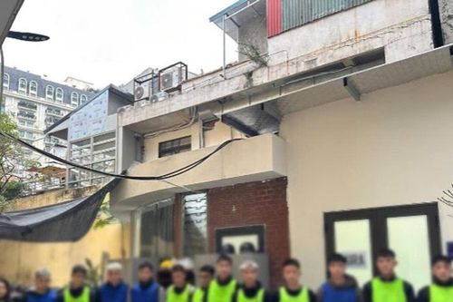 Hà Nội tạm giữ 10 đối tượng dùng súng bắn pháo diêm và bình xịt hơi cay gây rối