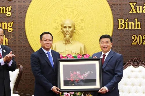 Bí thư Tỉnh ủy Lâm Đồng Y Thanh Hà Niê Kđăm tiếp xã giao Đoàn công tác tỉnh Mondulkiri