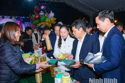 Xã Yên Từ khai mạc Chợ hoa Xuân Bính Ngọ 2026