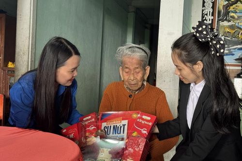 Ấm áp bữa cơm tất niên cùng các Mẹ Việt Nam anh hùng