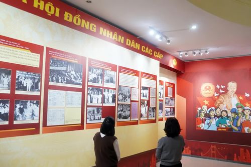 Triển lãm 'Chủ tịch Hồ Chí Minh với các kỳ bầu cử Quốc hội và HĐND các cấp'
