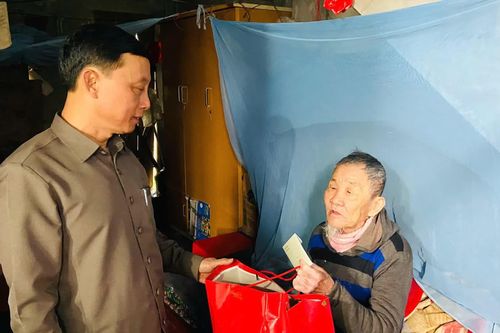 Xã Tuyên Hóa chăm lo các hộ gia đình khó khăn nhân dịp Tết