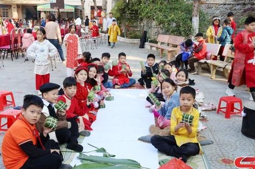 Tết cổ truyền 'sống' lại trong trường học