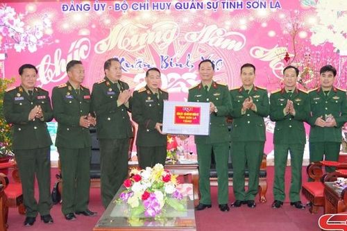 Bộ CHQS tỉnh Hủa Phăn thăm, chúc tết Bộ CHQS tỉnh Sơn La