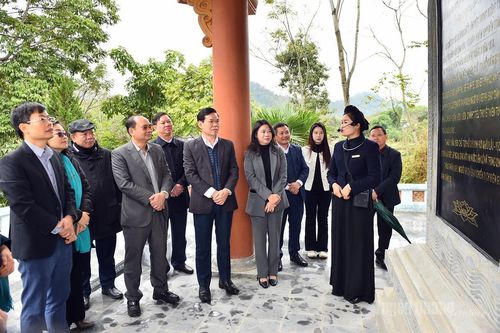 Đoàn công tác Ban Tuyên giáo và Dân vận Trung ương về nguồn tại Tân Trào
