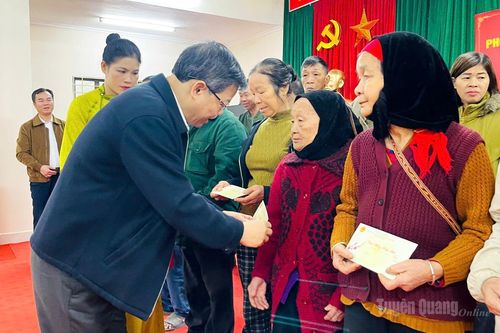 Chủ tịch HĐND tỉnh Nguyễn Văn Sơn thăm, chúc Tết người dân các xã Trường Sinh, Phú Lương, Tân Thanh, Tân Trào, Minh Thanh