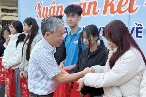 Những chuyến xe về quê nghĩa tình