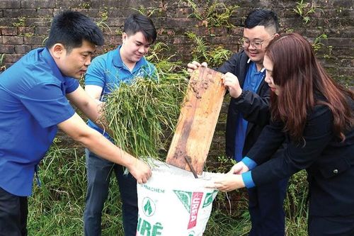 Làm sạch phố phường đón Tết