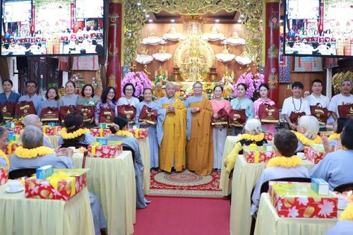 Lễ tổng kết năm 2025 và chúc thọ Phật tử cao niên tại Quan Âm tu viện (P.Cầu Kiệu, TP.HCM)