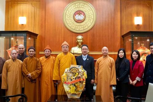 Hà Nội: Chư tôn đức GHPGVN thăm và chúc Tết lãnh đạo Ủy ban Trung ương MTTQVN và Công an Thủ đô