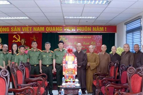 Hòa thượng Thích Lệ Trang dẫn đầu phái đoàn Ban Trị sự Phật giáo TP.HCM thăm, chúc Tết lãnh đạo các cơ quan