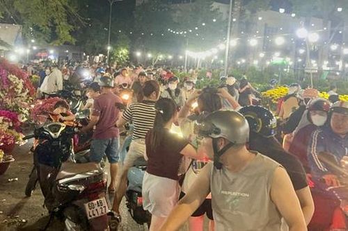 Đồng Nai: Hoa Tết rực rỡ xuống phố, tiểu thương hồi hộp chờ cao điểm mua sắm