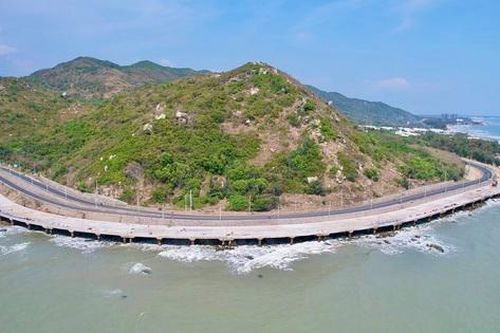 Gần 77km đại lộ ven biển Vũng Tàu - Bình Thuận dần thay 'áo mới'