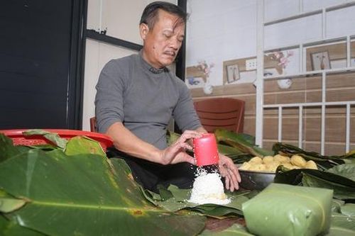 Làng bánh chưng gần trăm tuổi xứ Nghệ rộn ràng vào vụ Tết