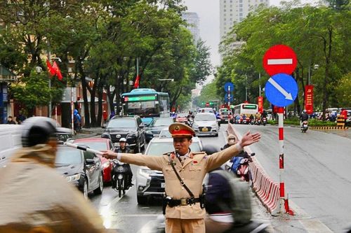 Hà Nội: Vượt mưa rét, bảo đảm trật tự giao thông thời điểm cận Tết
