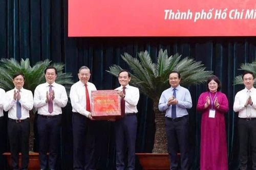 Thành phố Hồ Chí Minh phải tiếp tục là động lực dẫn dắt tăng trưởng