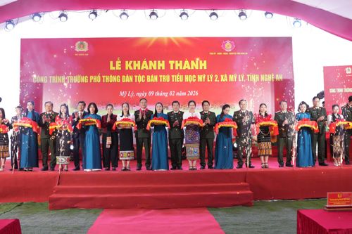 Thứ trưởng Phạm Thế Tùng dự Lễ khánh thành Trường Phổ thông dân tộc bán trú tiểu học Mỹ Lý 2
