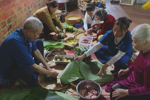 Ấm áp Hội chợ ngày Tết ở viện dưỡng lão