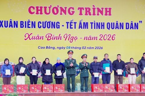 Chương trình 'Xuân biên cương - Tết ấm tình quân dân'