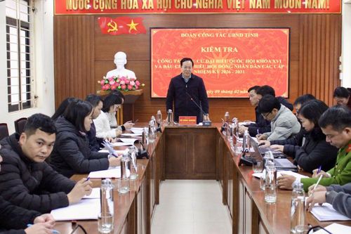 Phó Chủ tịch Thường trực UBND tỉnh Vũ Đình Quang kiểm tra công tác chuẩn bị bầu cử, tặng quà các gia đình chính sách, lực lượng vũ trang xã Canh Tân, Minh Khai