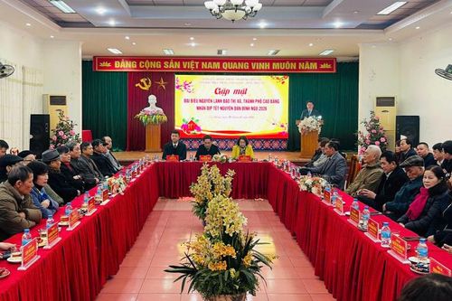 Các địa phương, đơn vị tặng quà tết cho người dân trên địa bàn