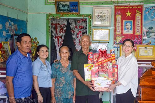 Tri ân các Mẹ Việt Nam Anh hùng, người có công với cách mạng