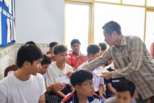 Thăm, động viên các đơn vị bảo trợ xã hội